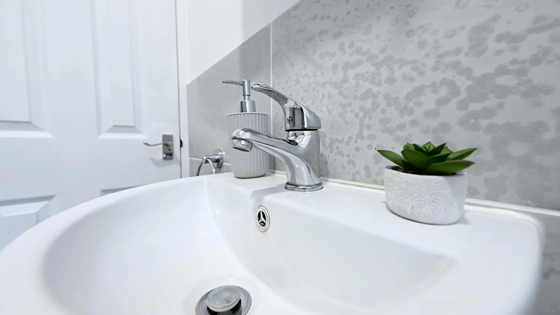Studio Apartment - London