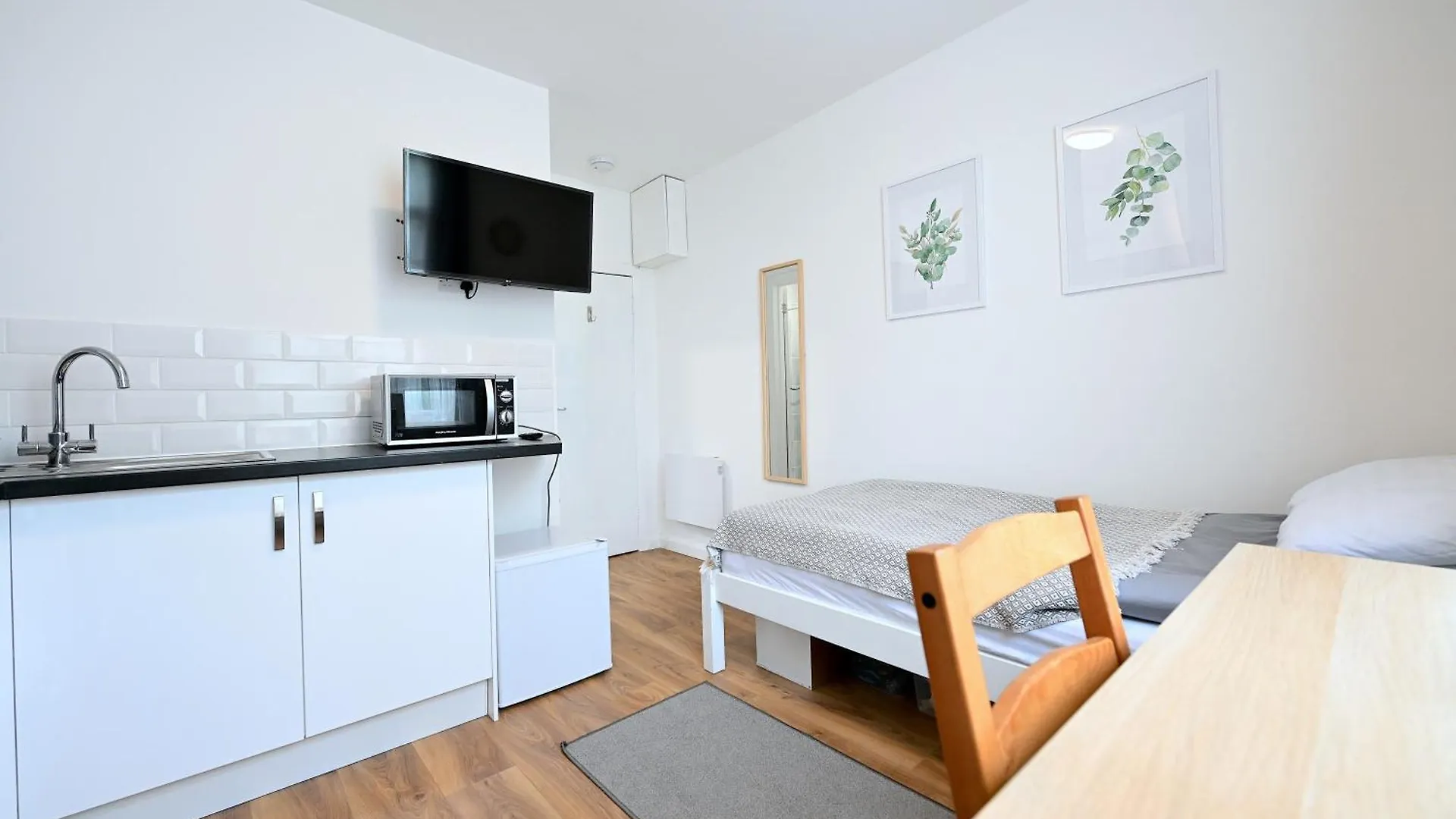 Studio Apartment - London