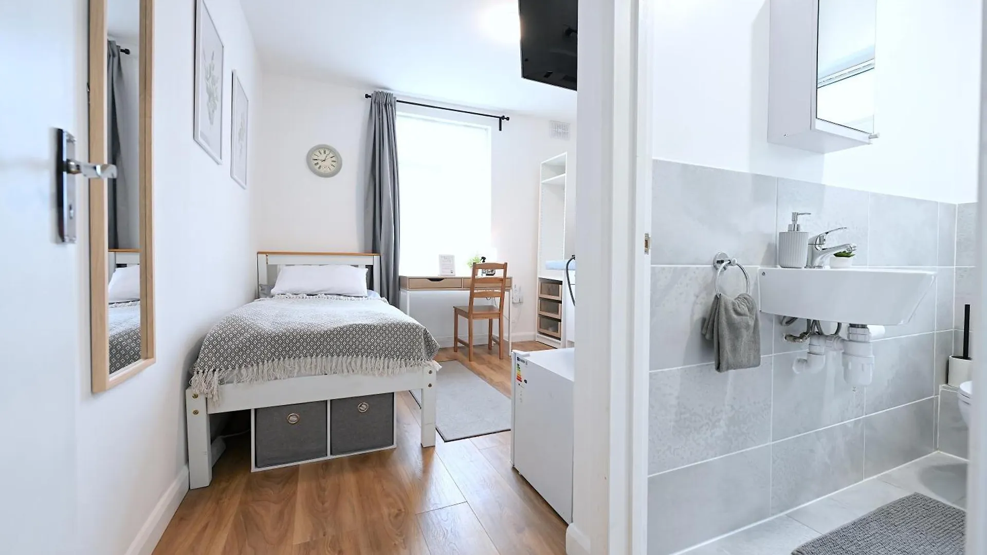 Studio Apartment - London